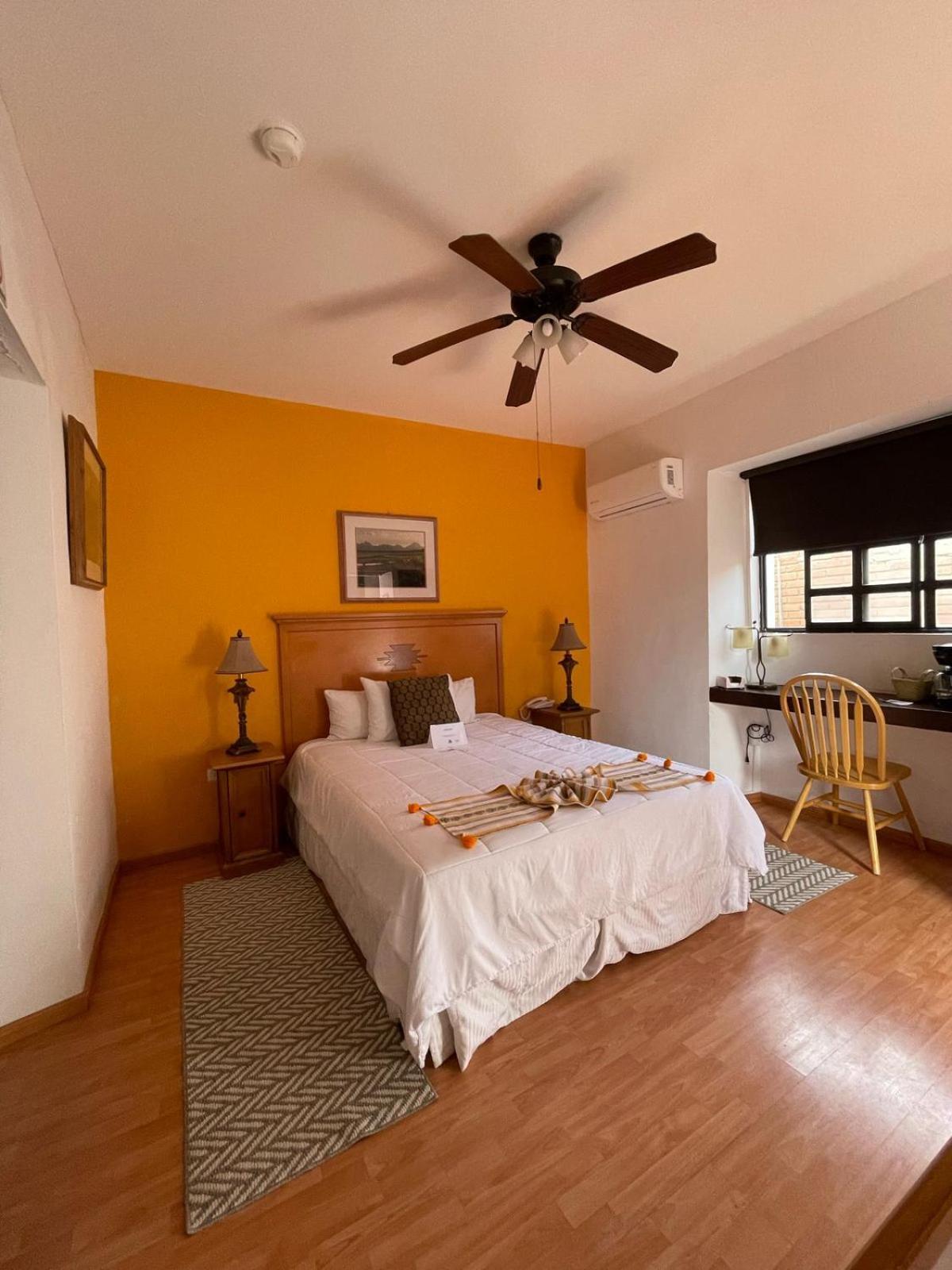 Hotel Boutique El Viejo Mundo Идальго-дель-Парраль Экстерьер фото